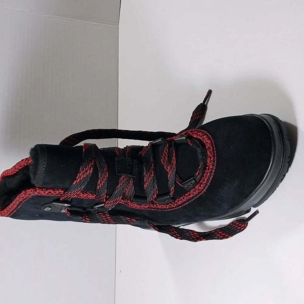 Boot - Picture 2 of 9